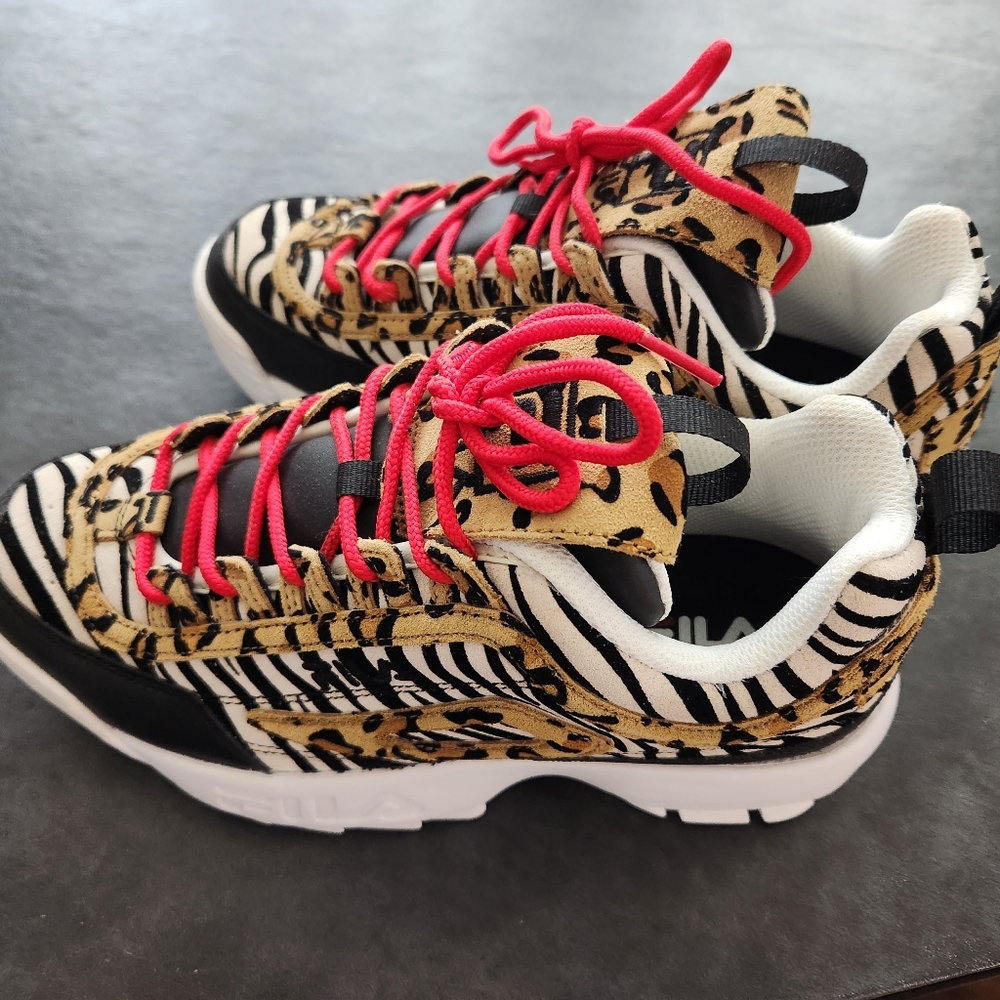 FILA women's size 9 animal print sneaker